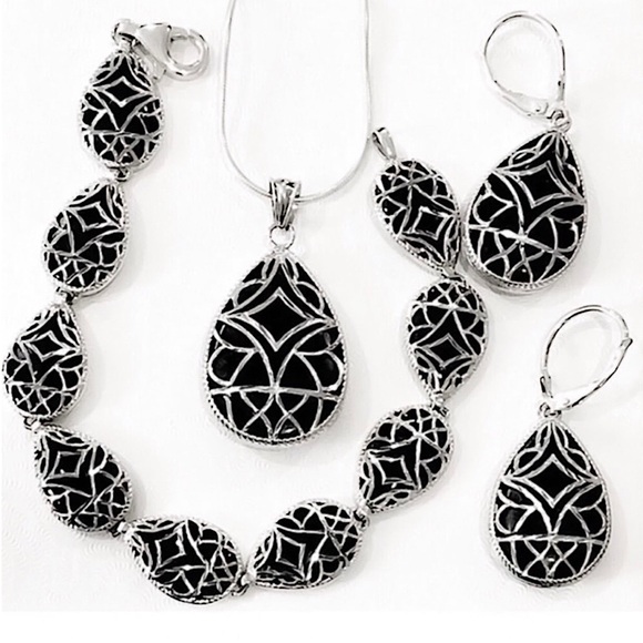 Elegant Sterling Silver and Black Black Jewelry SetNecklace Earrings Bracelet